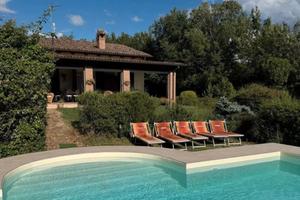 Villa con piscina in Strada Palareto Teodorano