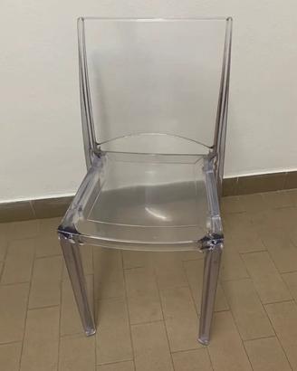 Sedia in plastica trasparente robusta