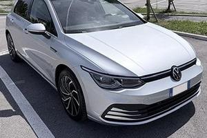 VOLKSWAGEN GOLF 8  1.5 eTsi style dsg 130 cv
