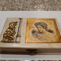 Cofanetto in legno lavorato decoupage 