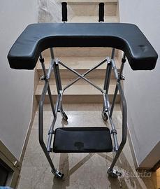 Deambulatore con appoggio con sedile