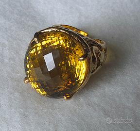 Grande anello cocktail con pietra gialla/arancione