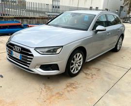 AUDI A4 5ª serie - 2022