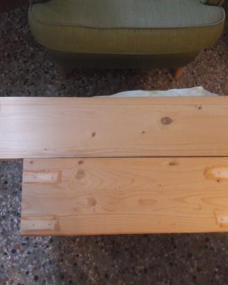 Mensole in legno chiaro
