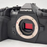 MACCHINETTAOlympus  E-M1Mark II ANCORA IN GARANZIA