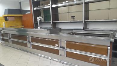 Bancone bar con vetrina posteriore