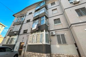 TRIVANI CON POSTO AUTO IN COMPLESSO  RECINTATO