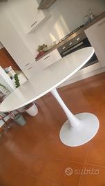 Tavolo rotondo di design per cucina o salotto