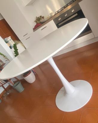 Tavolo rotondo di design per cucina o salotto