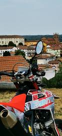 fantic 125 casa motard con grafiche uniche