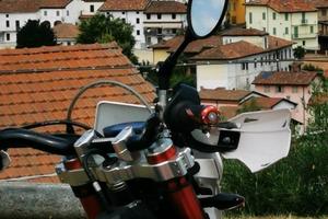 fantic 125 casa motard con grafiche uniche