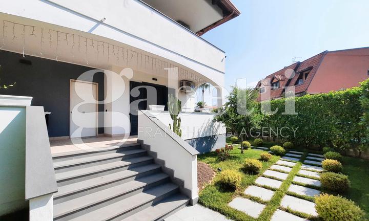 Villa bifamiliare Giugliano in Campania (Varcaturo