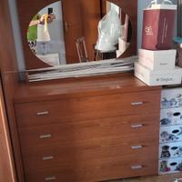 cassettiera e specchiera abbinate