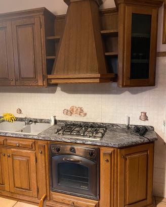 Cucina in rovere massiccio mobilificio Leardini
