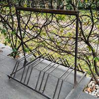 Antica rastrelliera in ferro per 6 biciclette