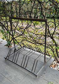 Antica rastrelliera in ferro per 6 biciclette