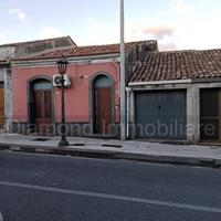Casa singola con cortile a Piedimonte Etneo