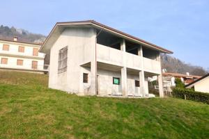 Fabbricato indipendente con ampio scoperto