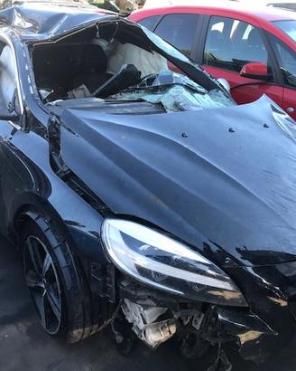 Volvo v40 2018