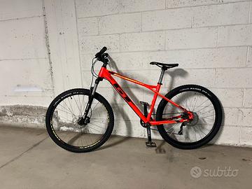 Mountain bike gt avalache