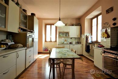 Casa indipendente di 162 m² con più di 5 locali e 