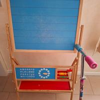 Lavagna e monopattino bambini