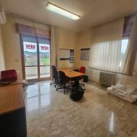 3 Locali uso Ufficio o Studio Medico - Villa Raspa