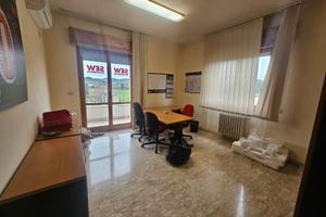 3 Locali uso Ufficio o Studio Medico - Villa Raspa