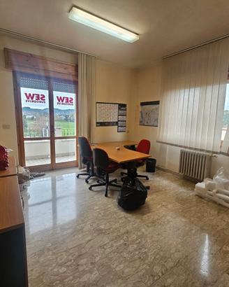 3 Locali uso Ufficio o Studio Medico - Villa Raspa