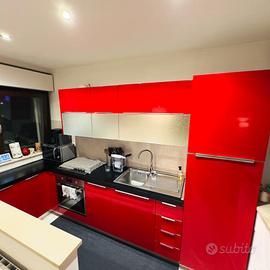Cucina completa di elettrodomestici