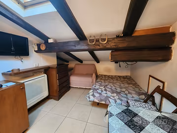 SOTTOTETTO CON BAGNO  IN BOLOGNA CENTRO