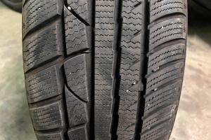 pneumatici 215/60 R17  96H