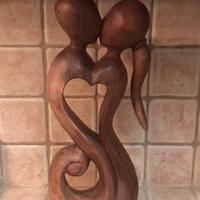 Scultura artigianale in legno – coppia “Amore”
