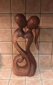 Scultura artigianale in legno – coppia “Amore”