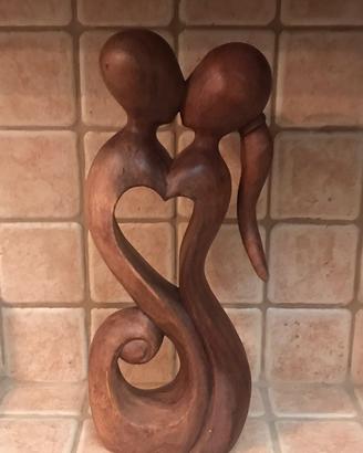 Scultura artigianale in legno – coppia “Amore”