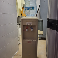 Dispenser distributore acqua fredda e calda