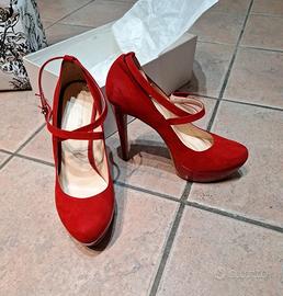 tacchi lucidi e scamosciati eleganti marca in moda