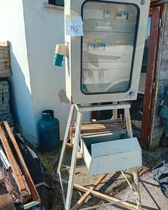 Quadro elettrico per cantieri con cavalletto