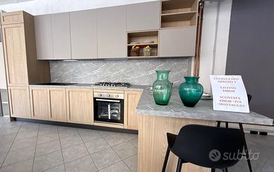 CMB mobili VENDE CUCINA NUOVA CON PENISOLA Arredo3