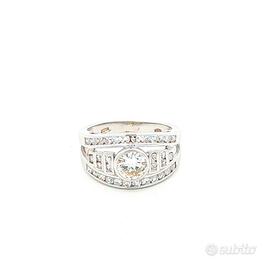 Anello fascia in oro bianco con fasce di diamanti