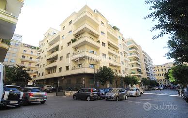 Prestigioso immobile a reddito nel cuore di Chiaia