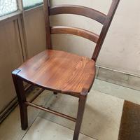 quattro sedie in legno massiccio