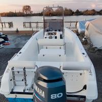 barca open con  motore Yamaha