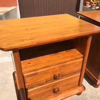 Coppia comodini noce legno massello