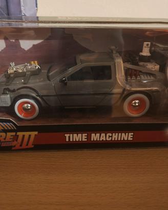modellino della Delorean back to the future