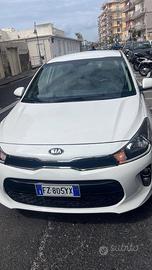 auto Kia rio