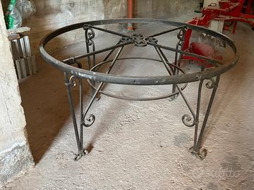 Tavolo in ferro battuto