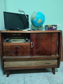 Mobile con radio