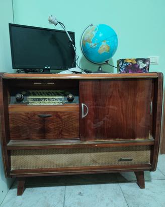 Mobile con radio