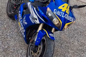Moto R1 2005 con motore rotto